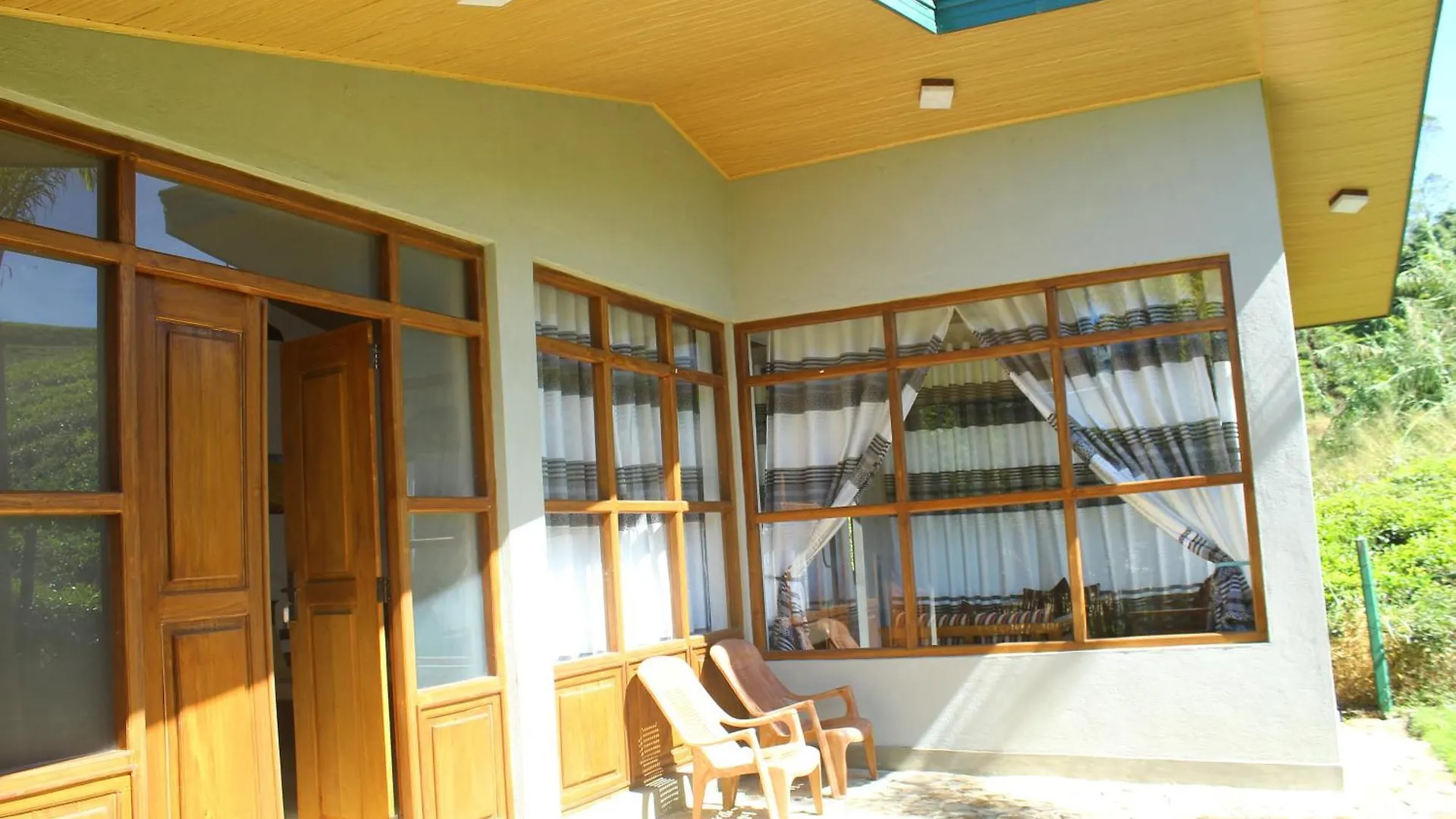 Triniton Holiday Villas Hatton 3*,
